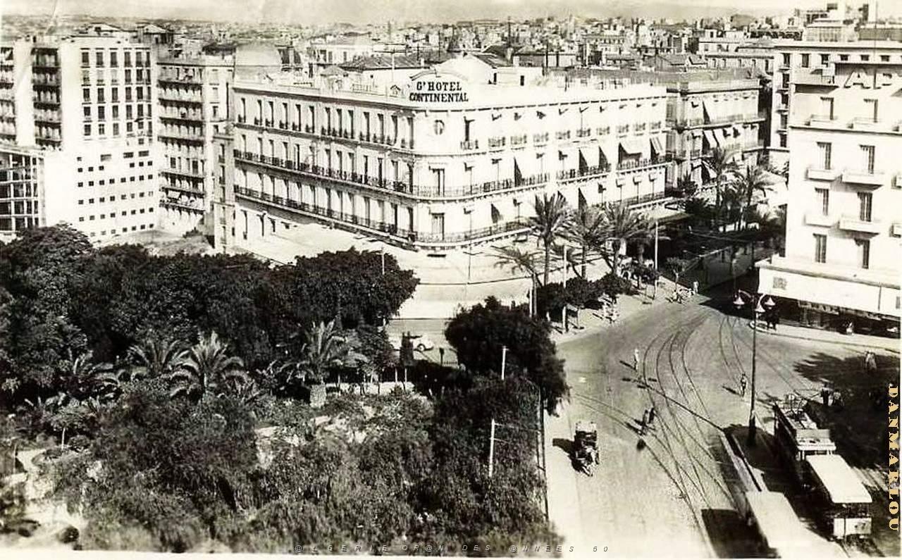 PA c- 039- Place d'Armes- trams et autobus.jpg